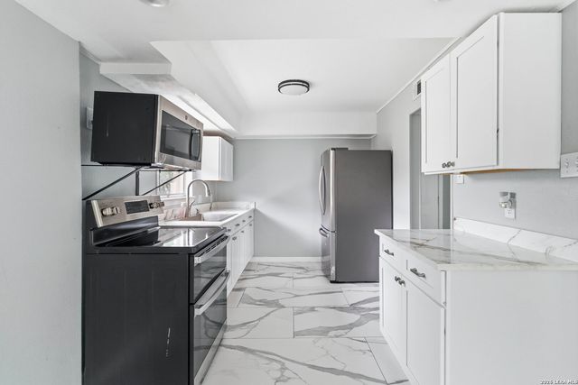 512 W Byrd Blvd, Universal City, TX 78148