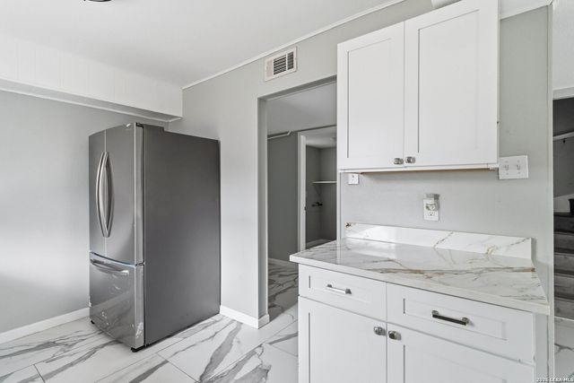 512 W Byrd Blvd, Universal City, TX 78148