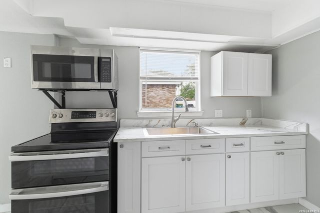 512 W Byrd Blvd, Universal City, TX 78148