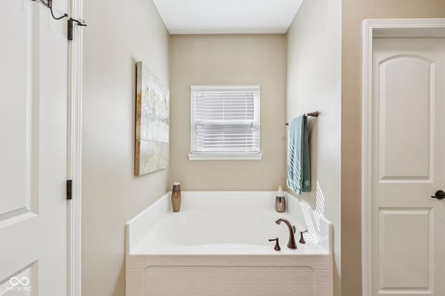 9657 Timber Circle, Mccordsville, IN 46055