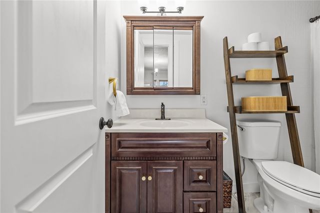 135 North Brayton Road, Tiverton, RI 02878