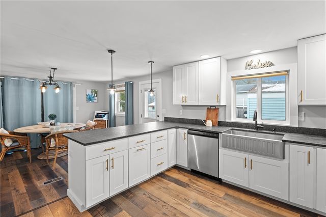 135 North Brayton Road, Tiverton, RI 02878