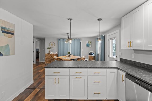 135 North Brayton Road, Tiverton, RI 02878