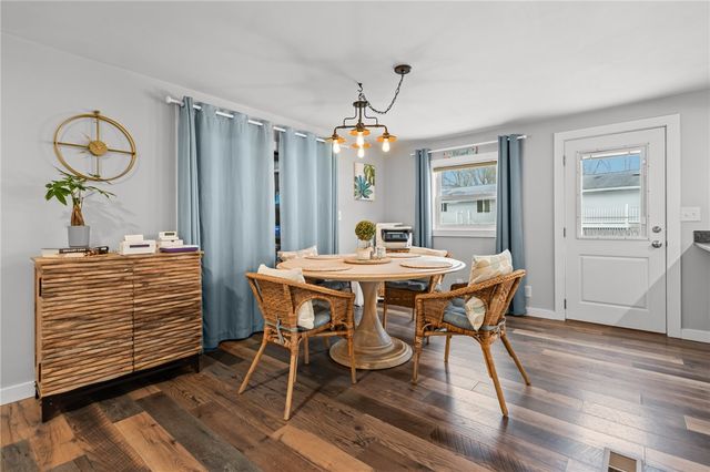 135 North Brayton Road, Tiverton, RI 02878