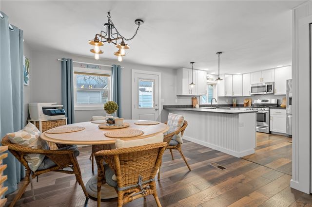 135 North Brayton Road, Tiverton, RI 02878