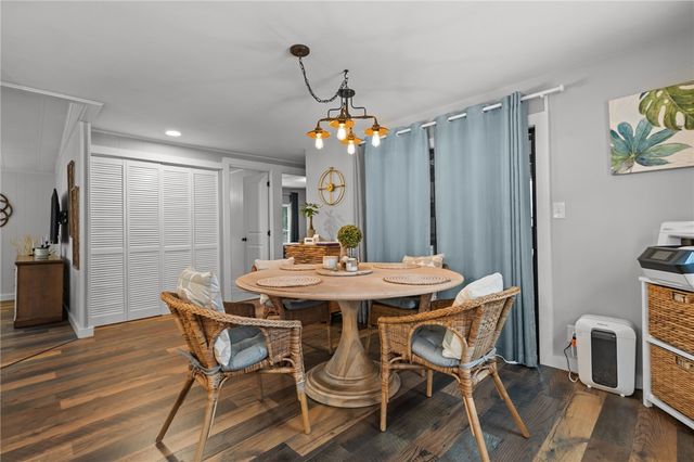 135 North Brayton Road, Tiverton, RI 02878