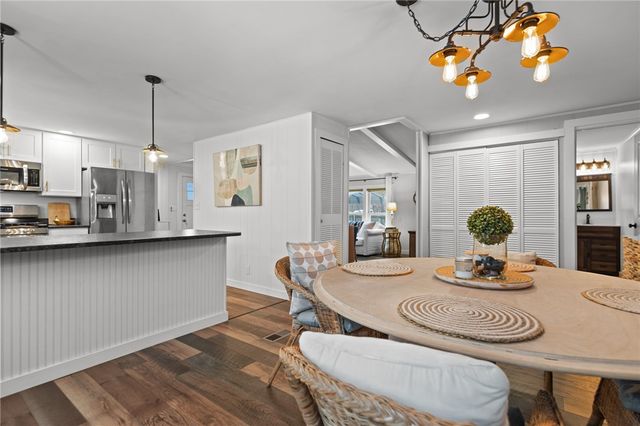 135 North Brayton Road, Tiverton, RI 02878