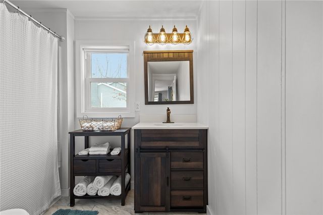 135 North Brayton Road, Tiverton, RI 02878