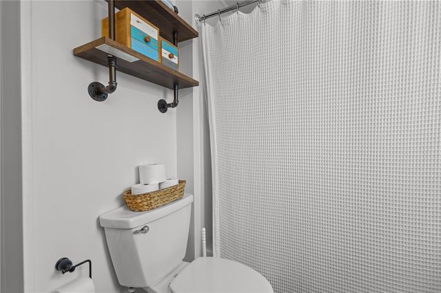 135 North Brayton Road, Tiverton, RI 02878