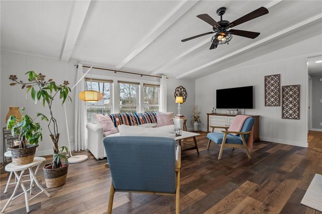 135 North Brayton Road, Tiverton, RI 02878