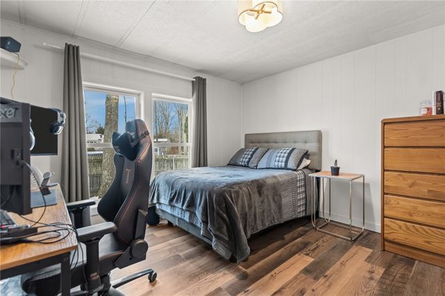 135 North Brayton Road, Tiverton, RI 02878