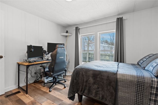 135 North Brayton Road, Tiverton, RI 02878