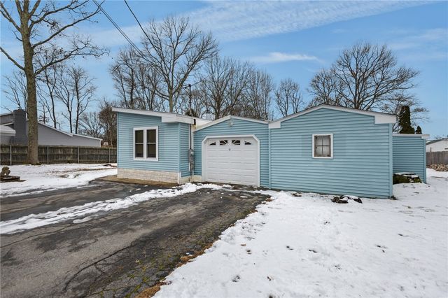 135 North Brayton Road, Tiverton, RI 02878