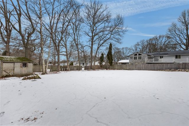 135 North Brayton Road, Tiverton, RI 02878