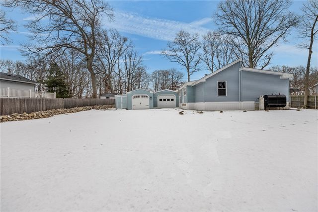 135 North Brayton Road, Tiverton, RI 02878