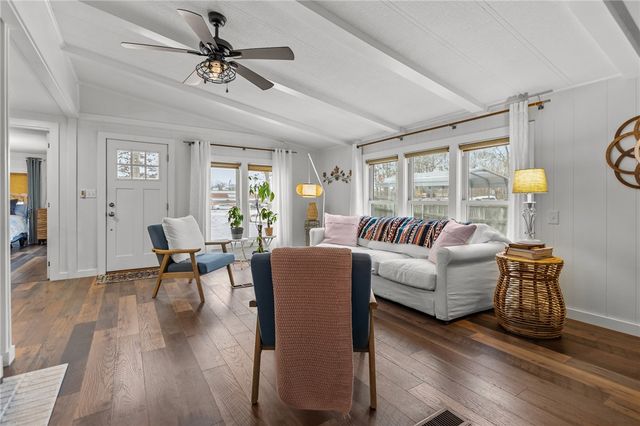 135 North Brayton Road, Tiverton, RI 02878