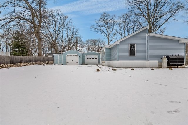 135 North Brayton Road, Tiverton, RI 02878