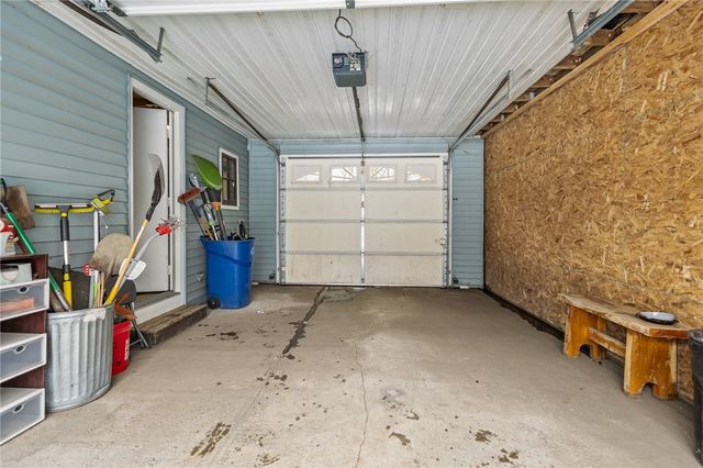 135 North Brayton Road, Tiverton, RI 02878