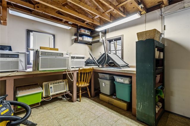 135 North Brayton Road, Tiverton, RI 02878