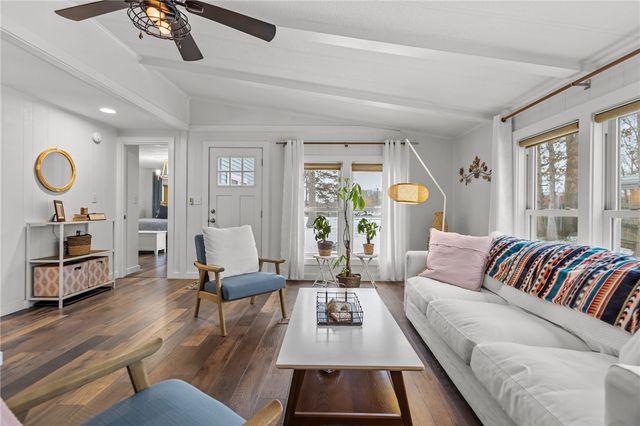 135 North Brayton Road, Tiverton, RI 02878