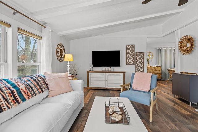 135 North Brayton Road, Tiverton, RI 02878