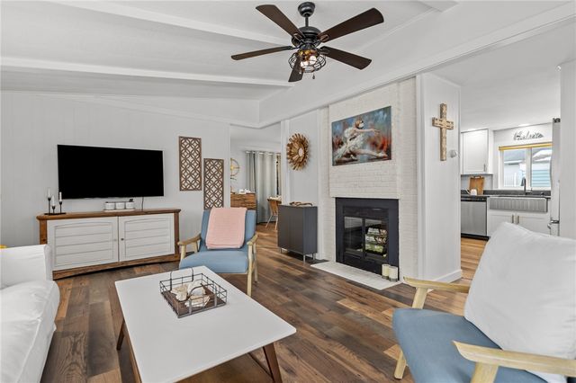 135 North Brayton Road, Tiverton, RI 02878