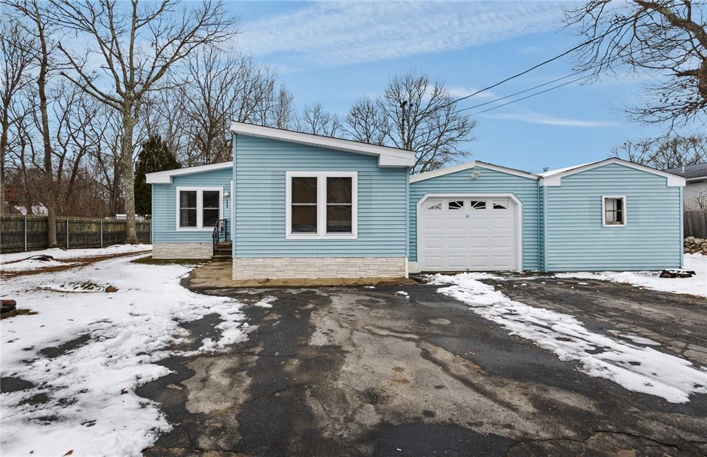 135 North Brayton Road, Tiverton, RI 02878