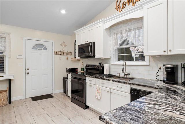 65 Pearl Avenue, Holtsville, NY 11742