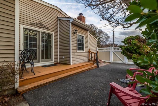 65 Pearl Avenue, Holtsville, NY 11742