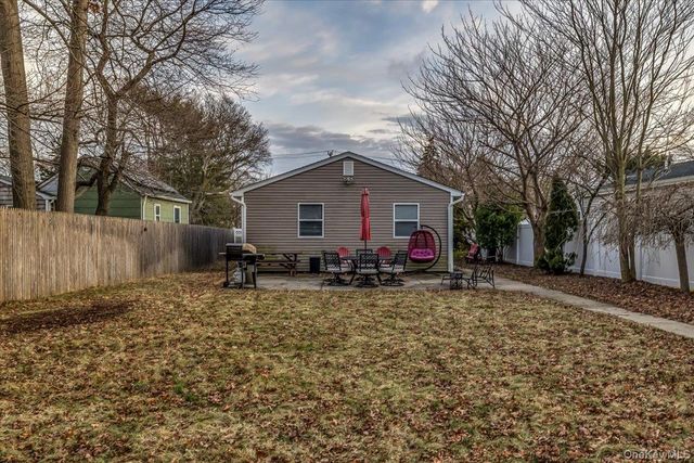 65 Pearl Avenue, Holtsville, NY 11742