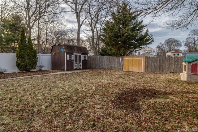 65 Pearl Avenue, Holtsville, NY 11742