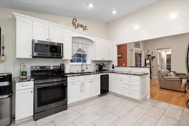 65 Pearl Avenue, Holtsville, NY 11742