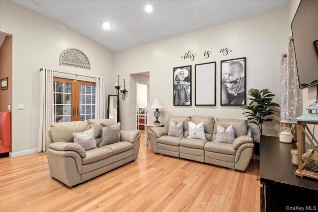 65 Pearl Avenue, Holtsville, NY 11742