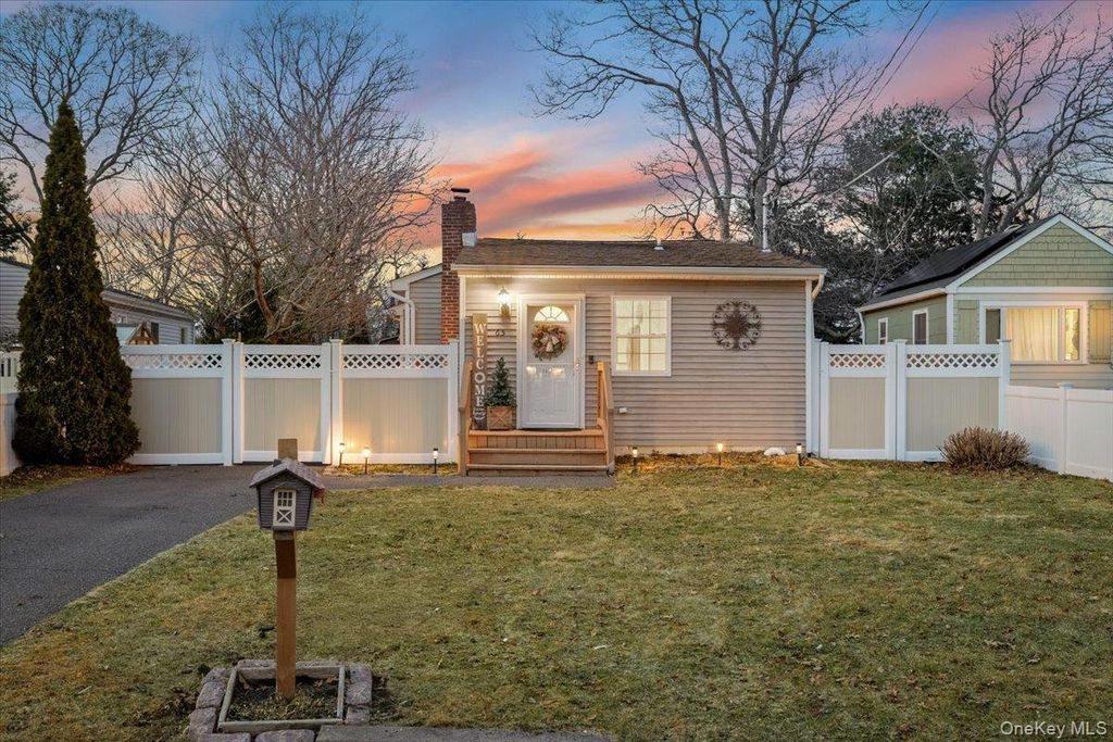 65 Pearl Avenue, Holtsville, NY 11742