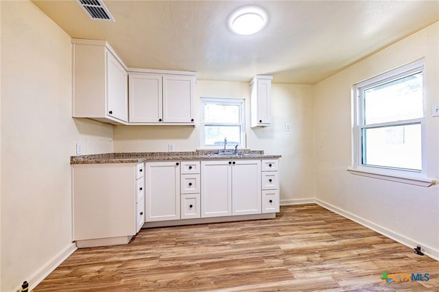 200 Bowie Street, Hallettsville, TX 77964