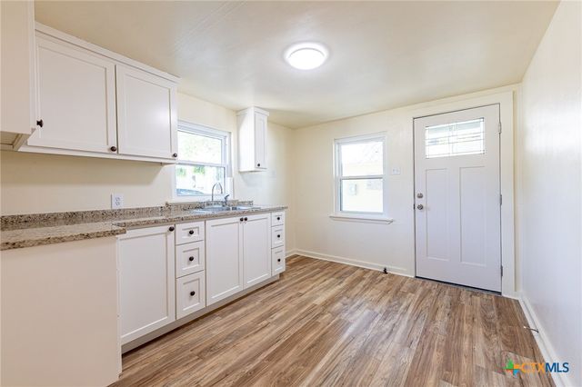 200 Bowie Street, Hallettsville, TX 77964