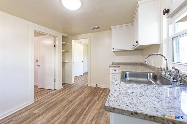200 Bowie Street, Hallettsville, TX 77964