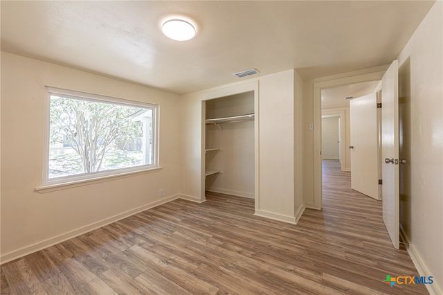 200 Bowie Street, Hallettsville, TX 77964
