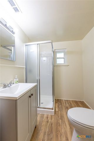 200 Bowie Street, Hallettsville, TX 77964