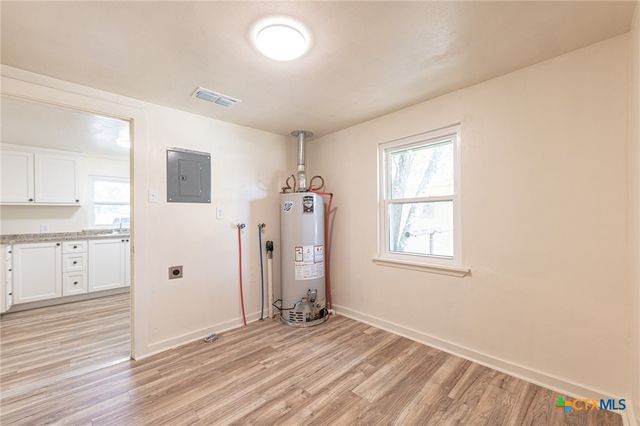200 Bowie Street, Hallettsville, TX 77964