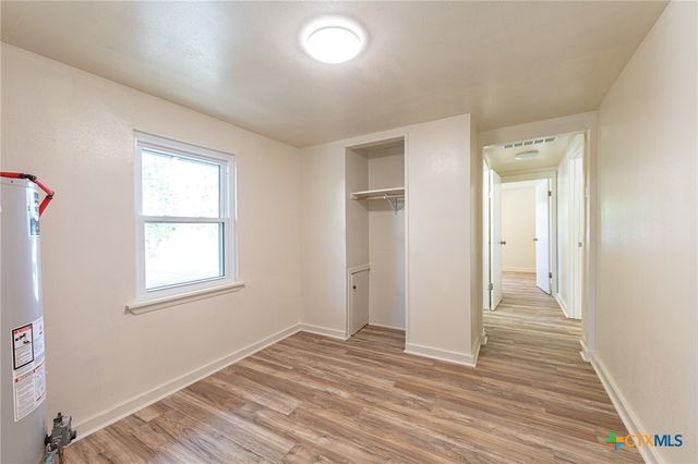 200 Bowie Street, Hallettsville, TX 77964