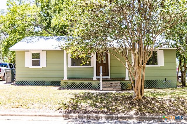 200 Bowie Street, Hallettsville, TX 77964