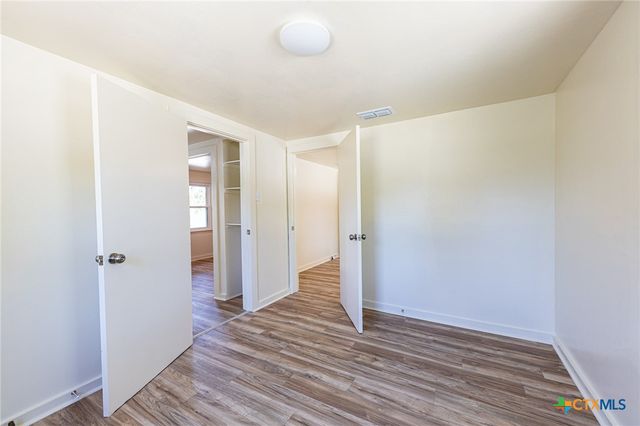 200 Bowie Street, Hallettsville, TX 77964