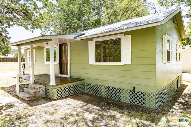 200 Bowie Street, Hallettsville, TX 77964