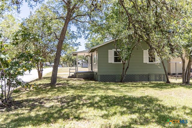 200 Bowie Street, Hallettsville, TX 77964