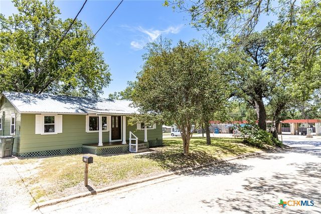 200 Bowie Street, Hallettsville, TX 77964