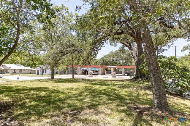 200 Bowie Street, Hallettsville, TX 77964
