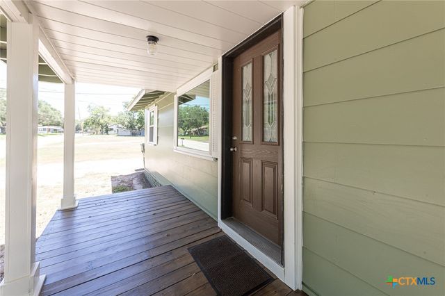 200 Bowie Street, Hallettsville, TX 77964