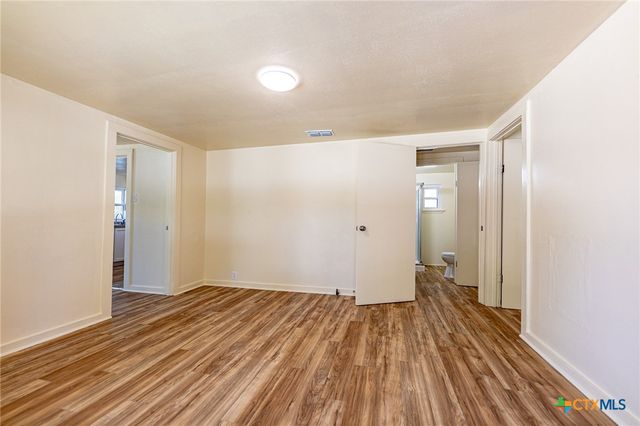200 Bowie Street, Hallettsville, TX 77964