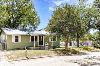 200 Bowie Street, Hallettsville, TX 77964